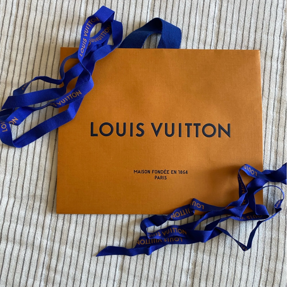 Louis Vuitton Gift bag 8 inches and 2 ribbons